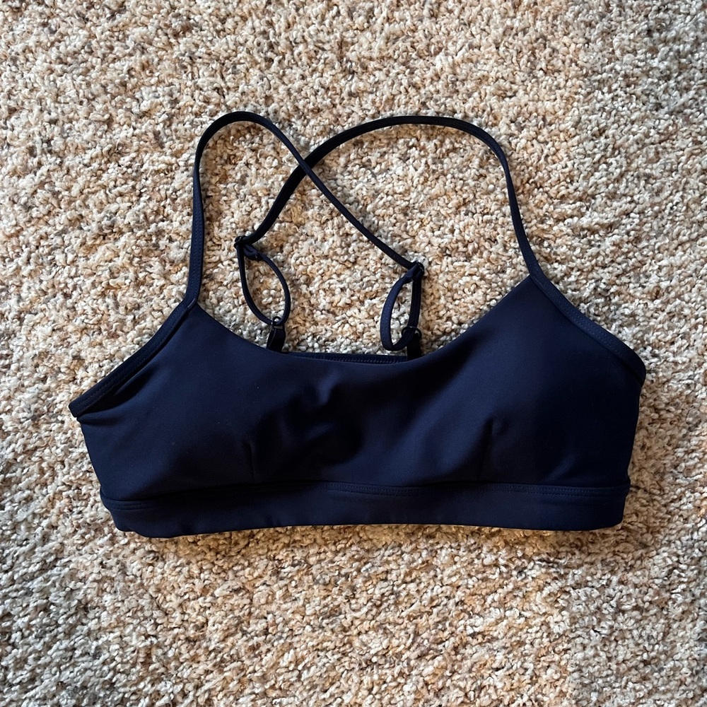 ALO yoga Navy intrigue bra, S, new !